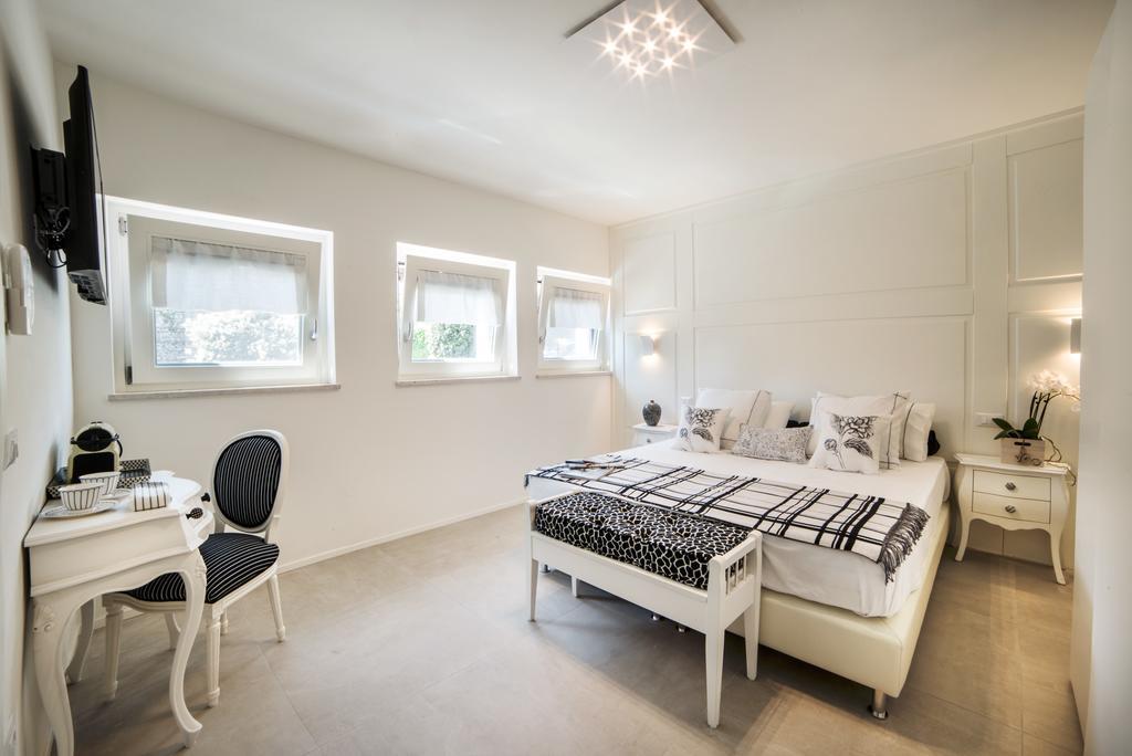 פסקיארה דל גארדה Riviera Carducci Rooms מראה חיצוני תמונה