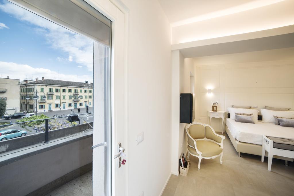 פסקיארה דל גארדה Riviera Carducci Rooms מראה חיצוני תמונה