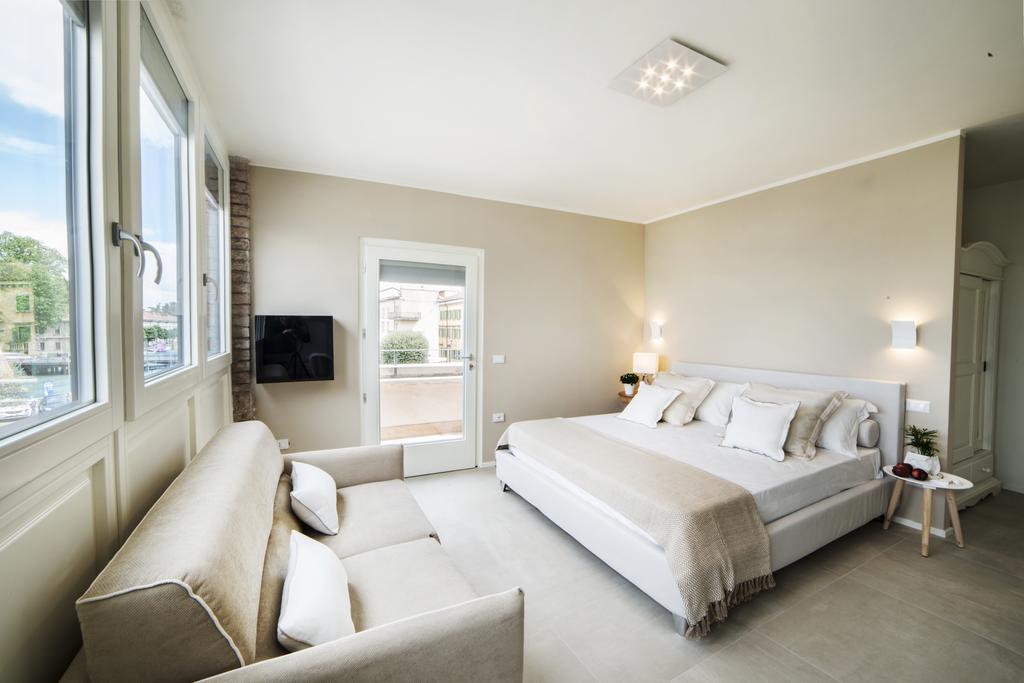 פסקיארה דל גארדה Riviera Carducci Rooms מראה חיצוני תמונה