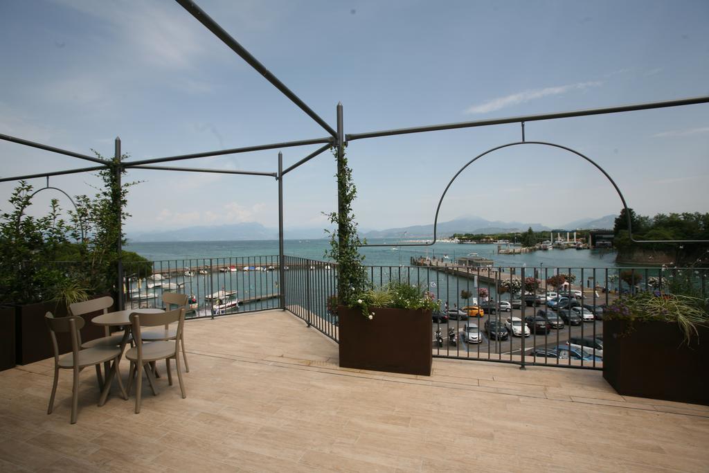 פסקיארה דל גארדה Riviera Carducci Rooms מראה חיצוני תמונה