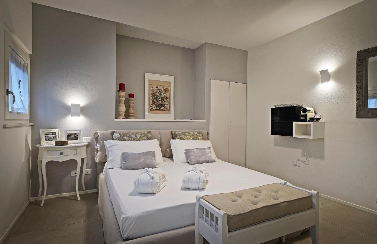 פסקיארה דל גארדה Riviera Carducci Rooms מראה חיצוני תמונה